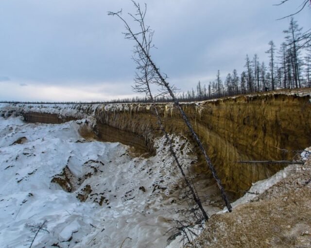 Учёные: кратер вечной мерзлоты «Врата в ад» в Сибири быстро расширяется